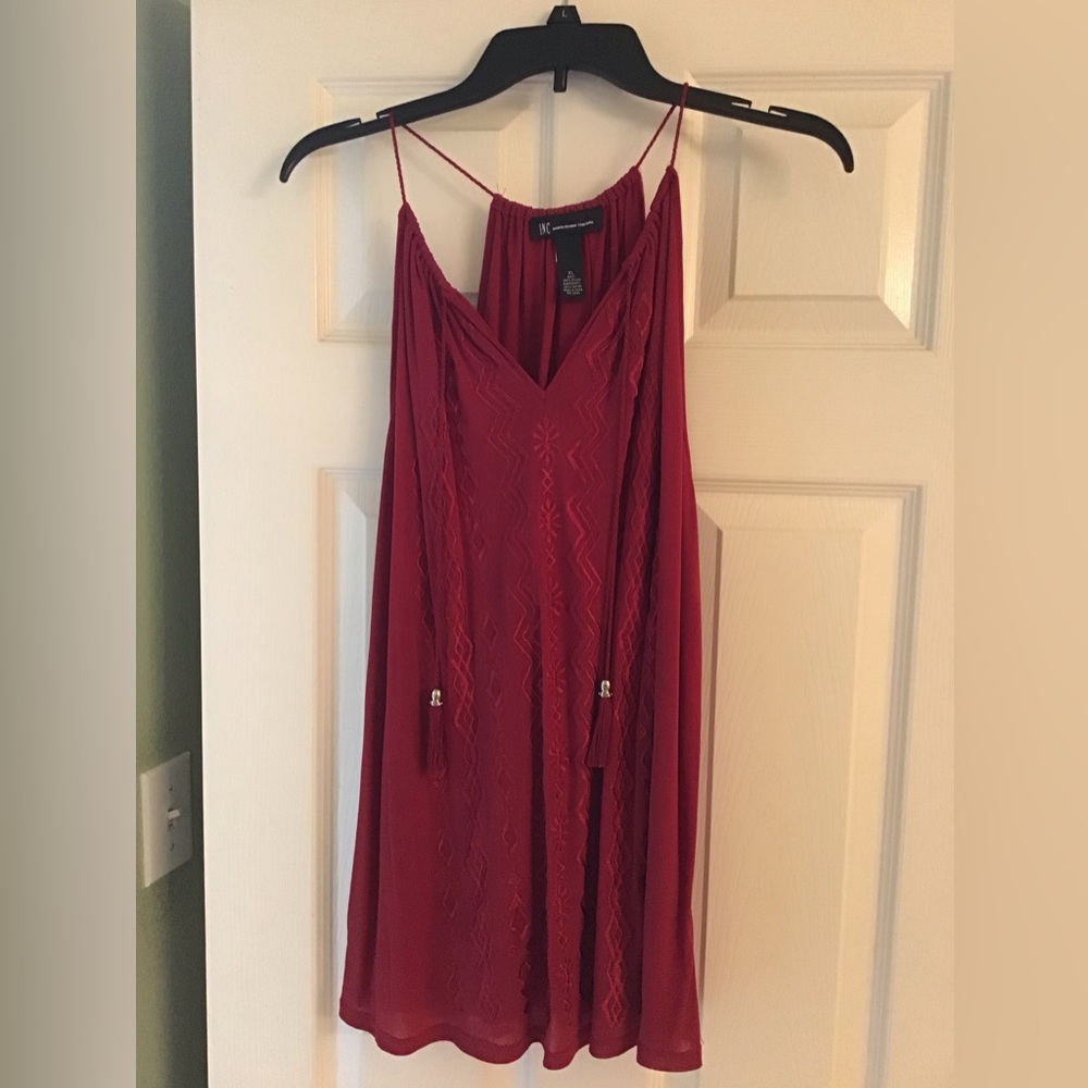 String shoulder top tomato red. Beautiful details
